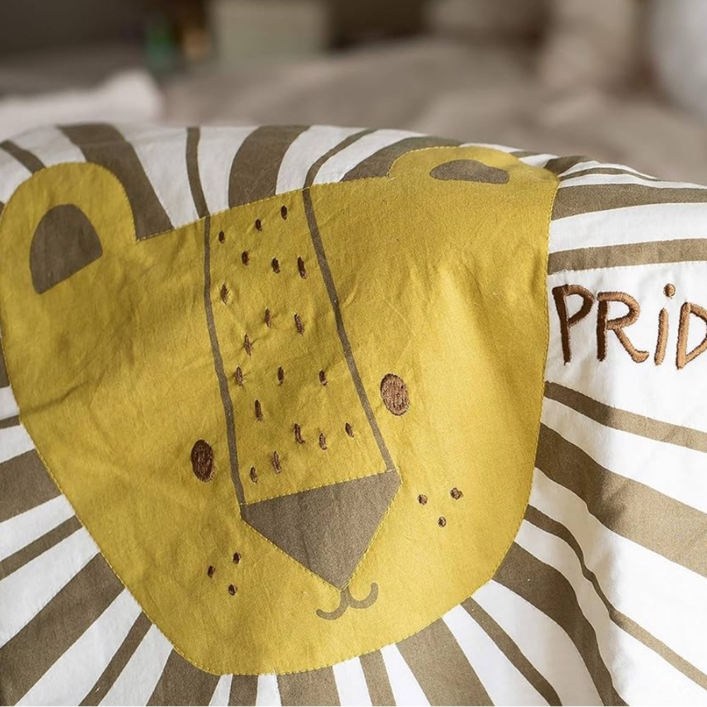 NWT Pride & Joy Lion Face 40x30 Kid’s Appliqué Embroidered Jersey Knit Blanket